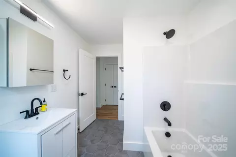 Bath - 3 Pheasant Dr, Fairview, NC 28730 photo 3 of 3