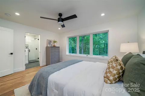 Bedroom - 3 Pheasant Dr, Fairview, NC 28730 photo 2 of 6