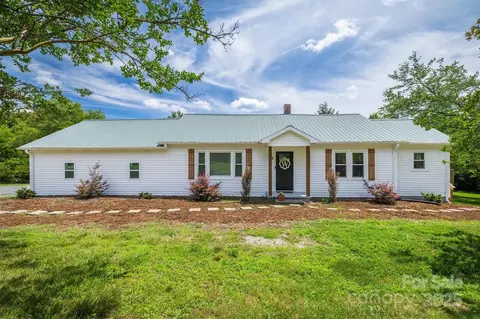 110 Camelot Dr, Granite Falls, NC 28630