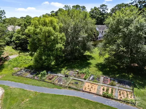 View/Area - 17931 Kings Point Dr #E, Cornelius, NC 28031 photo 7 of 8