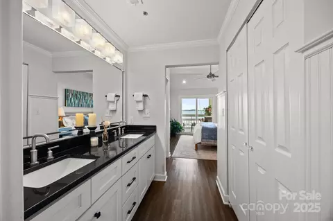 Bath - 17931 Kings Point Dr #E, Cornelius, NC 28031 photo 1 of 3