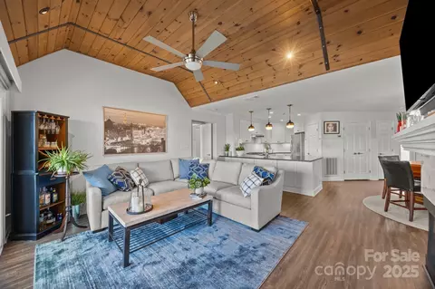 Living - 17931 Kings Point Dr #E, Cornelius, NC 28031 photo 2 of 3