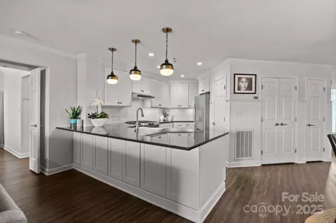 Kitchen - 17931 Kings Point Dr #E, Cornelius, NC 28031 photo 1 of 4