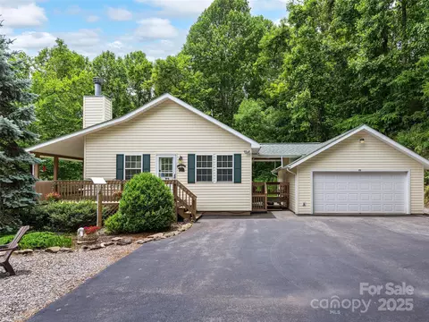 73 Pika Ln, Waynesville, NC 28785