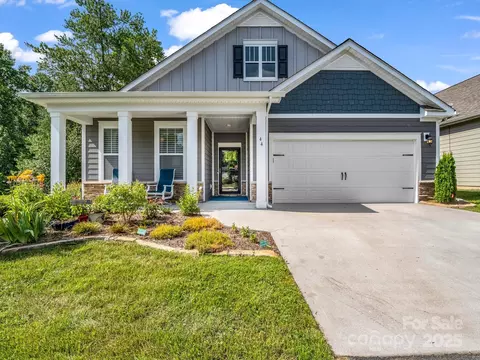 44 Gala Ln, Flat Rock, NC 28731