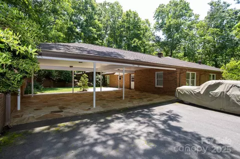15 Cedar Trl, Asheville, NC 28803