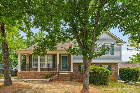 12431 Agate Ln, Pineville, NC 28134