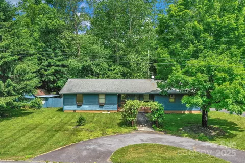 304 Covered Bridge Ln, Banner Elk, NC 28604