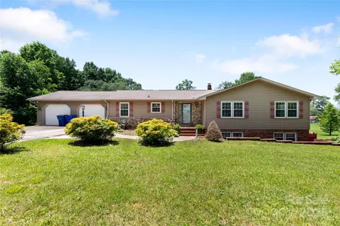 5563 Grace Chapel Rd, Hickory, NC 28601