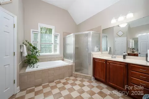 Bath - 2804 Pulaski Dr, Monroe, NC 28110 photo 2 of 5
