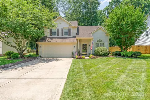 8701 Appaloosa Way Ln, Charlotte, NC 28216