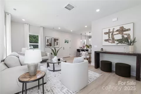 3610 Maggie Laney Dr, Charlotte, NC 28216