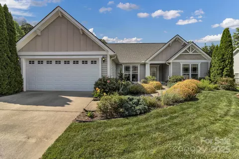 16 Sunview Cir, Arden, NC 28704
