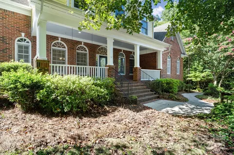 9429 Briarwick Ln, Charlotte, NC 28277