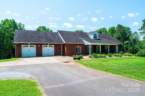 4010 Carlton Dr, Claremont, NC 28610