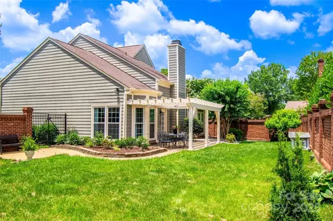 Exterior - 10418 Pullengreen Dr, Charlotte, NC 28277 photo 4 of 9