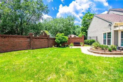 Exterior - 10418 Pullengreen Dr, Charlotte, NC 28277 photo 8 of 9