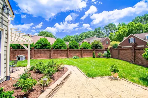 Exterior - 10418 Pullengreen Dr, Charlotte, NC 28277 photo 7 of 9
