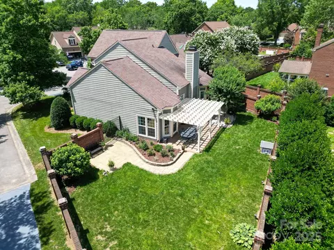Exterior - 10418 Pullengreen Dr, Charlotte, NC 28277 photo 9 of 9