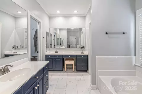 Bath - 10418 Pullengreen Dr, Charlotte, NC 28277 photo 2 of 6