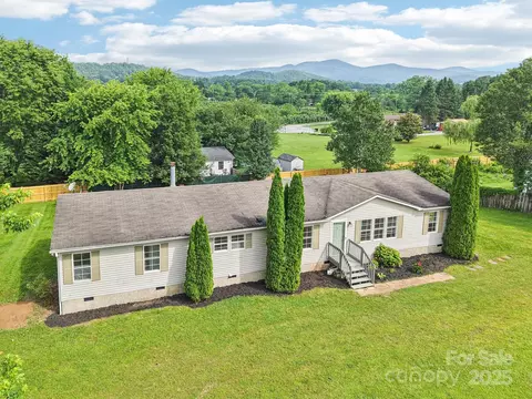 18 Sweet Briar Path Way, Hendersonville, NC 28792
