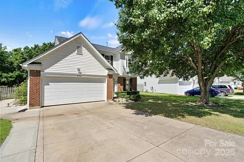 136 Bluffton Rd, Mooresville, NC 28115