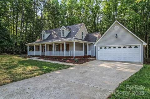 370 Shannon Dr, Lexington, NC 27292