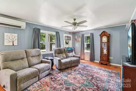 19 Lockman Rd, Maggie Valley, NC 28751