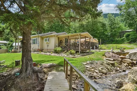 19 Lockman Rd, Maggie Valley, NC 28751