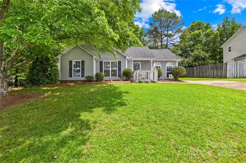 2490 Hawk Ridge Dr, Gastonia, NC 28056
