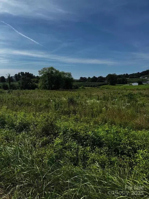 497 Waters 2 Rd #2, Hendersonville, NC 28792