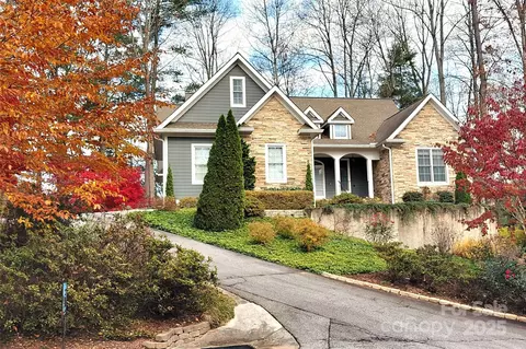 69 Benhurst Ct, Hendersonville, NC 28791