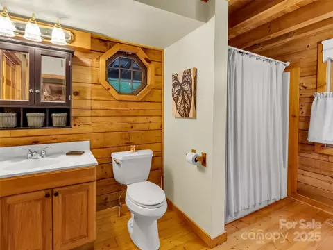 Bath - 500 Beechwood Dr, Sylva, NC 28779 photo 1 of 3