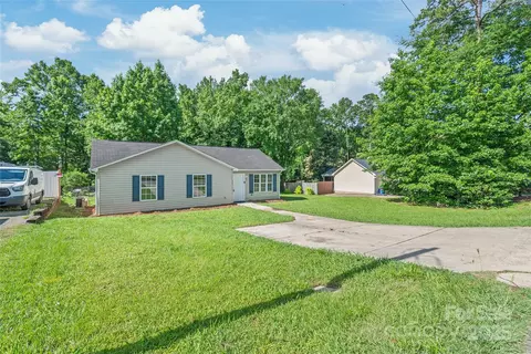 425 Austin Dr, Charlotte, NC 28213