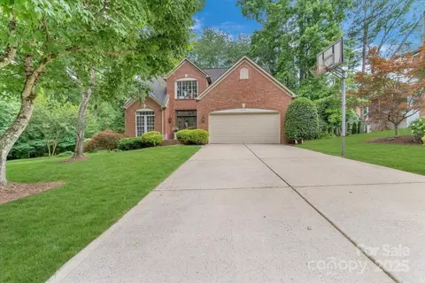 9040 Scottsboro Dr, Huntersville, NC 28078