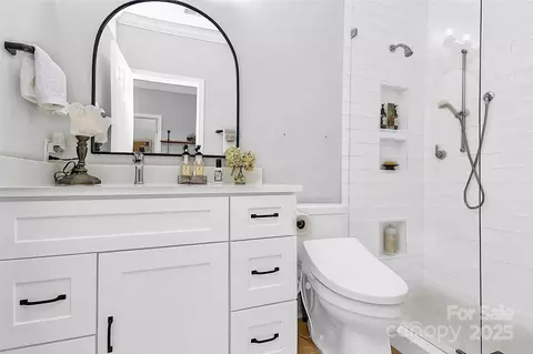 Bath - 921 Northeast Dr, Davidson, NC 28036 photo 1 of 2