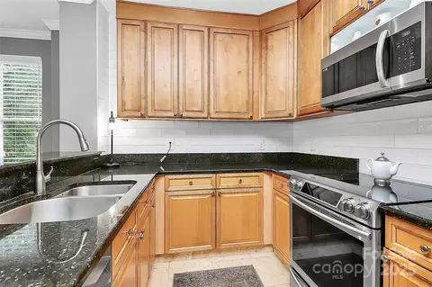 Kitchen - 921 Northeast Dr, Davidson, NC 28036 photo 5 of 5