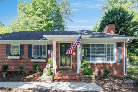 4526 Longwood Dr, Charlotte, NC 28209