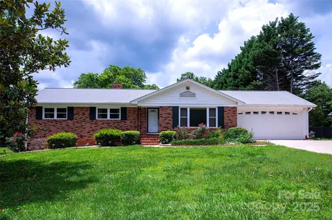 1216 Manchester Ln, Charlotte, NC 28227