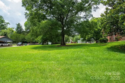 1224 Manchester Ln, Charlotte, NC 28227