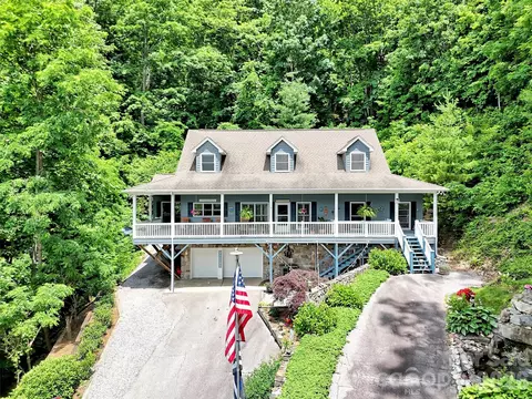 28 Mountain Breeze Dr, Maggie Valley, NC 28751