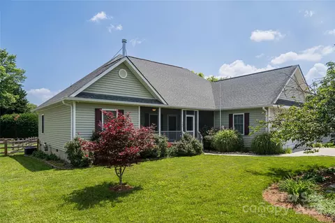 106 Beaver Dam Dr, Mills River, NC 28759
