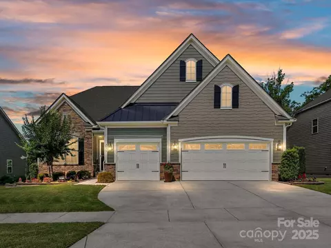 2972 Arches Bluff Cir, Lancaster, SC 29720