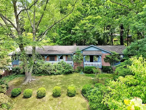 34 Brunswick Rd, Waynesville, NC 28786