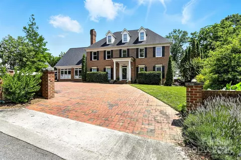 1009 13th Avenue Nw Pl NW, Hickory, NC 28601