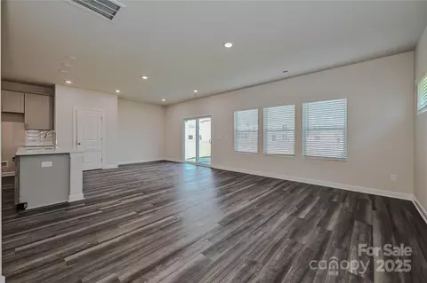 1442 31st Ne St NE, Conover, NC 28613 photo 3