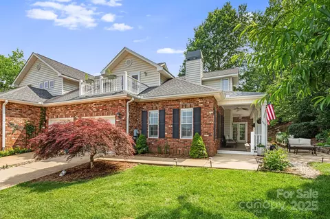 609 Carriage Commons Dr, Hendersonville, NC 28791