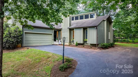 1748 4th Street Ne Ct NE, Hickory, NC 28601