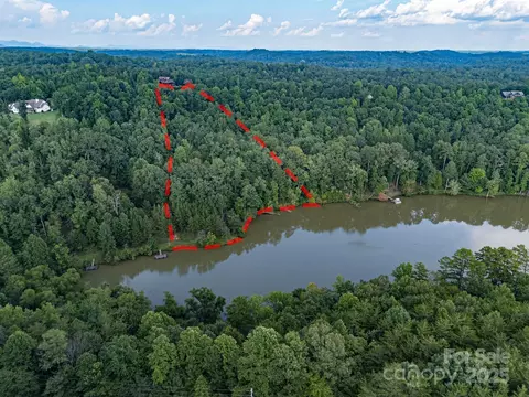 3 Parkway North Road #3, Mill Spring, NC 28756