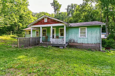 121 Sugar Cove Rd, Weaverville, NC 28787